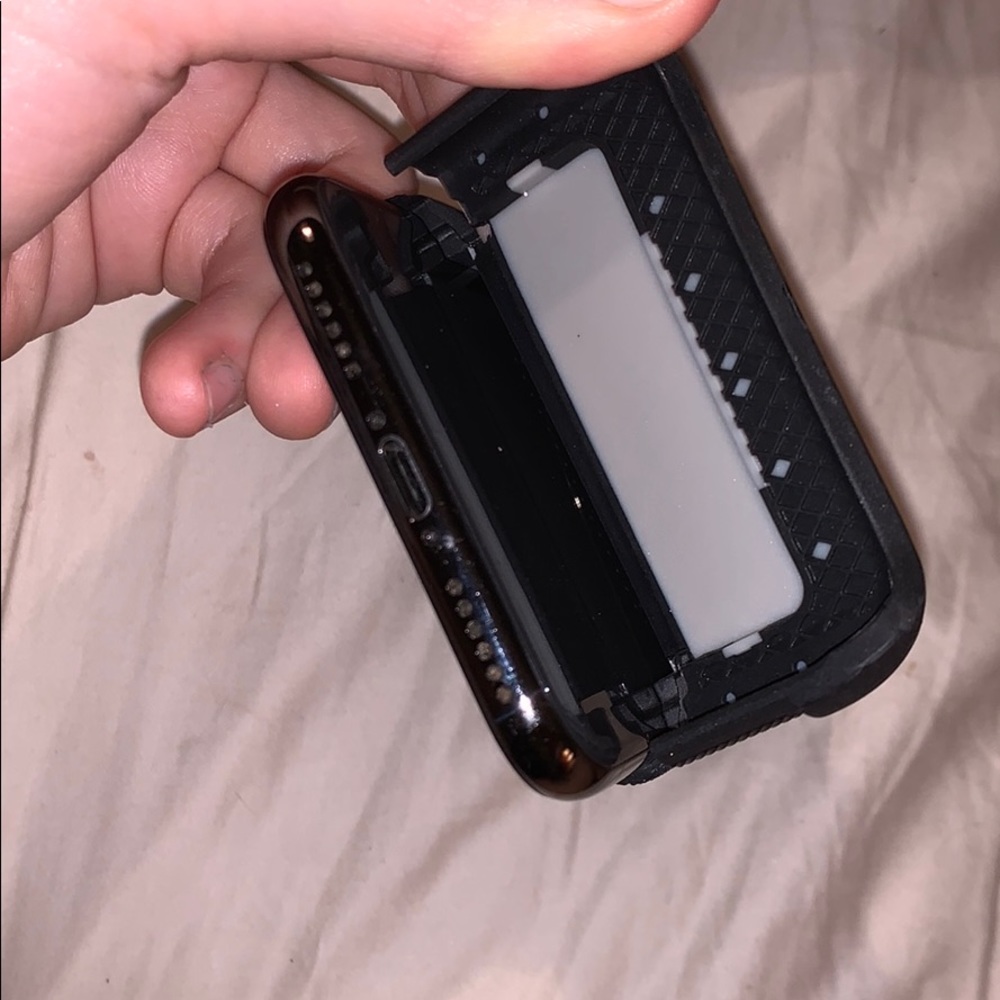 Black iPhone ten case - Picture 2 of 3